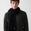 Unisex scarf with cable stitch pattern