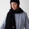 Unisex scarf with cable stitch pattern - Image 2