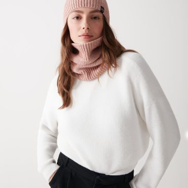 Women’s chenille effect neck warmer