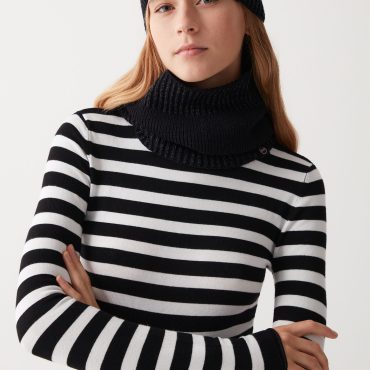 Women’s chenille effect neck warmer