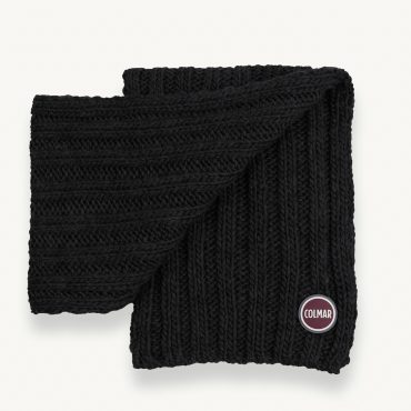 Unisex scarf in ribbed wool blend.