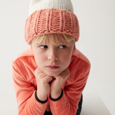 Girls’ hat with wide turn-up
