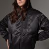 Down jacket with adjustable the hem