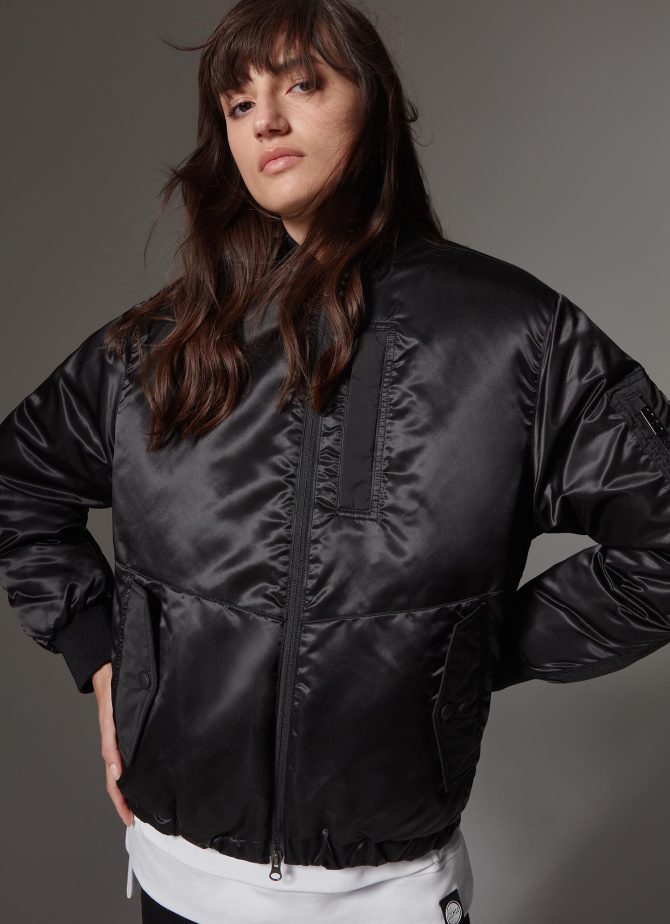 Down jacket with adjustable the hem