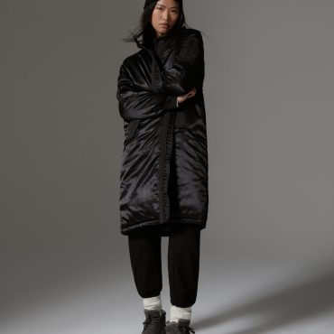 Down coat with adjustable the hem