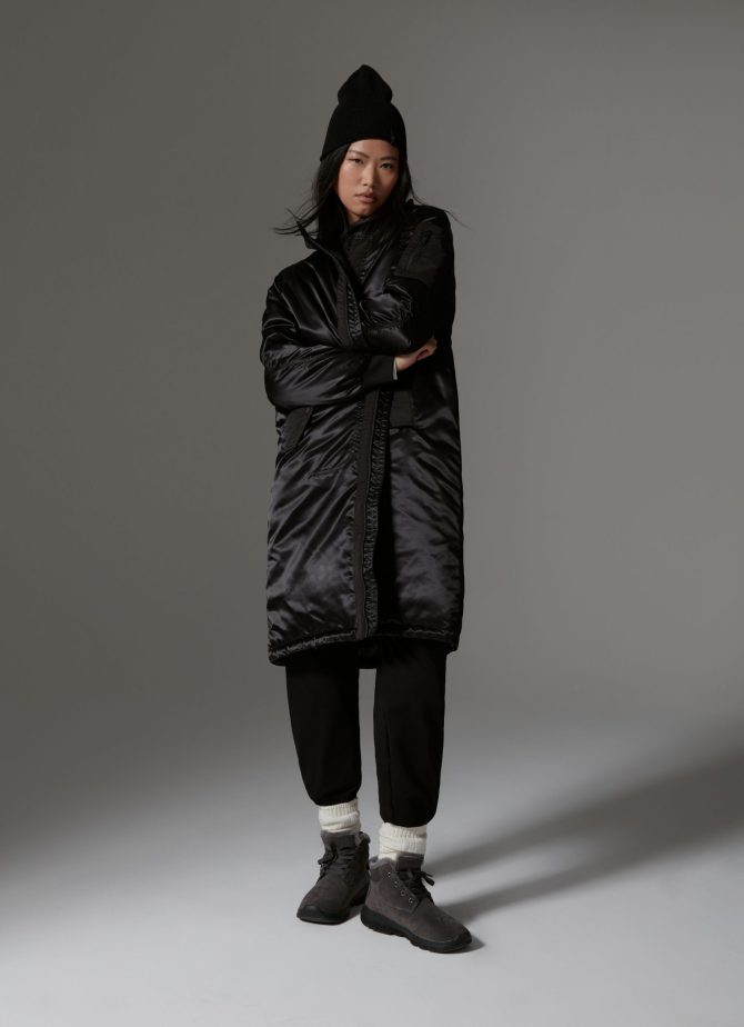 Down coat with adjustable the hem