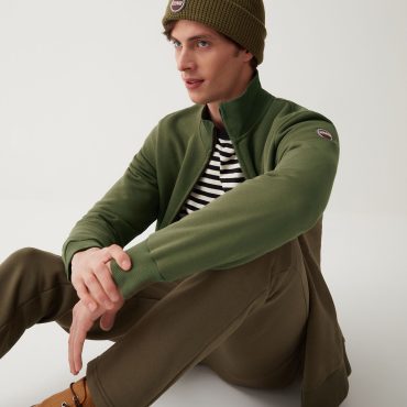 Full zip, high collar sweatshirt with side pockets