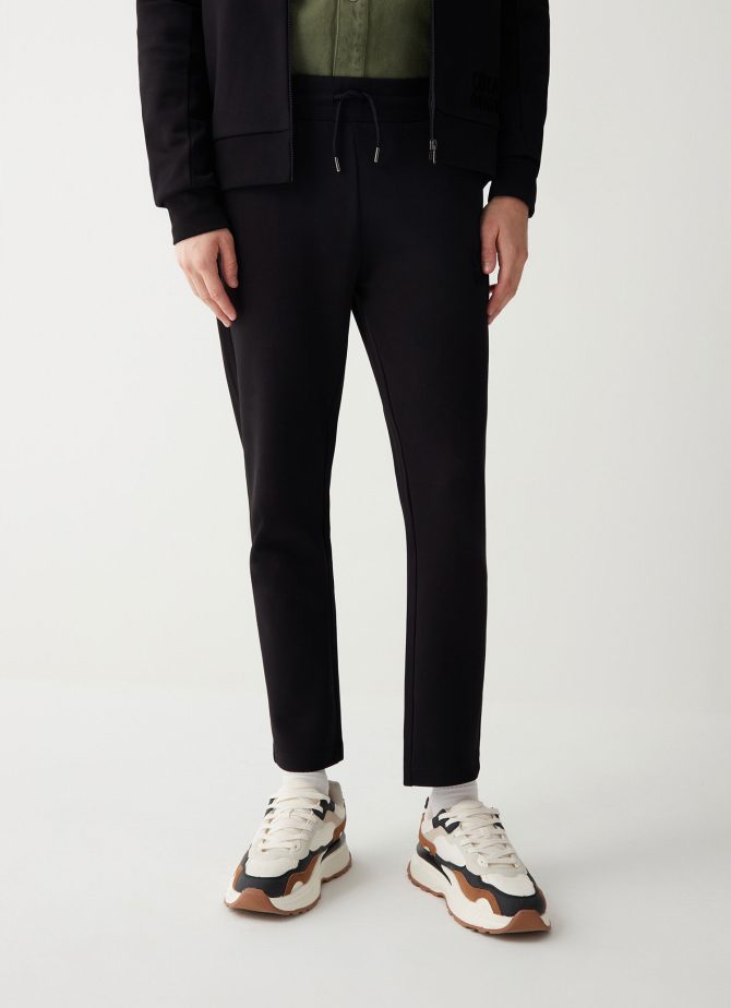 Sweatpants without ribbing at the bottom