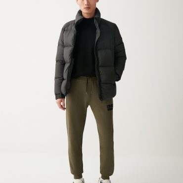 Tracksuit bottoms with zipped pockets