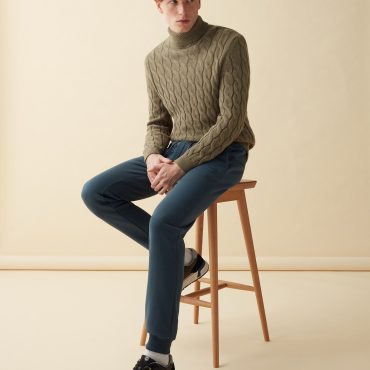 Sweatpants with ribbed details