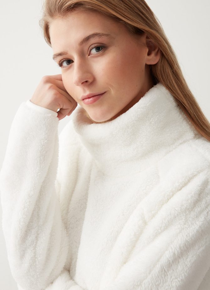 Teddy bear-effect turtleneck sweatshirt - Image 2