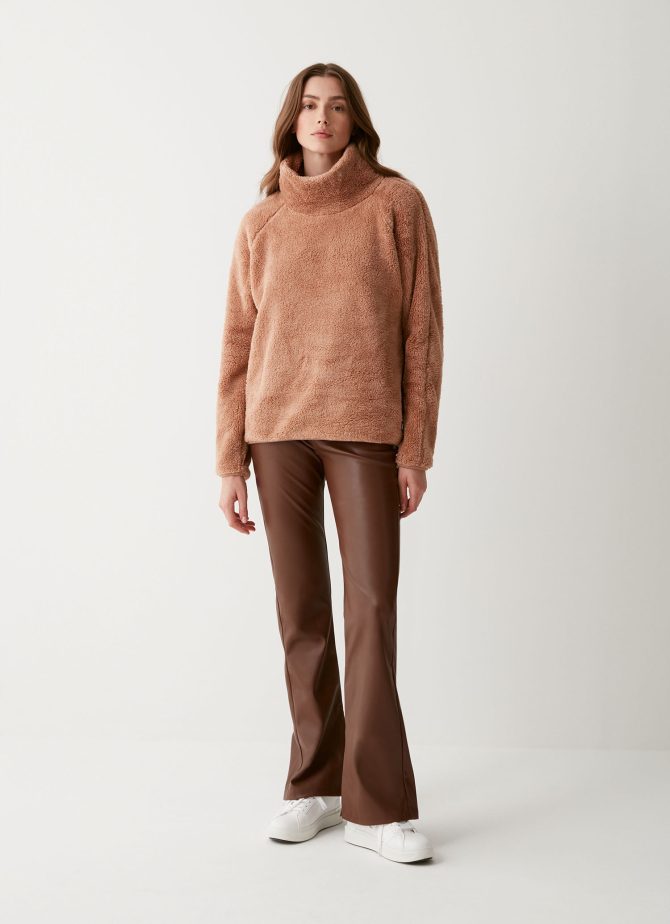 Teddy bear-effect turtleneck sweatshirt - Image 3