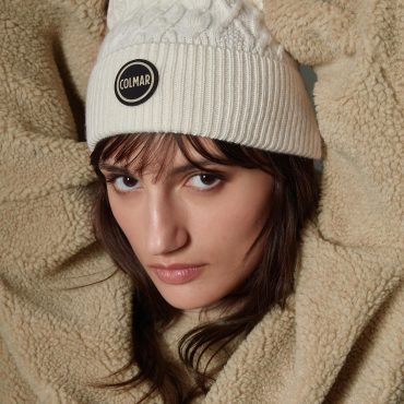 Unisex hat with wide trim