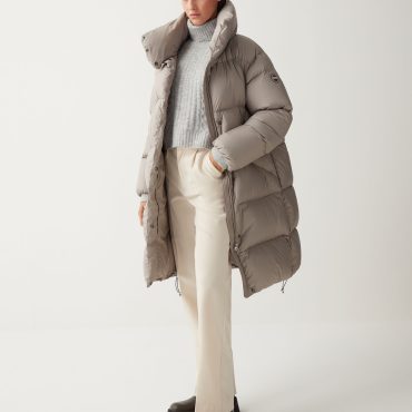 Full-length oversize quilted down jacket with drawstring at the hem