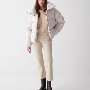 Oversize down jacket with drawstring at the bottom