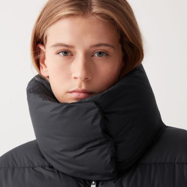 Oversize down jacket with drawstring at the bottom