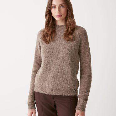 Volcano neck pullover in merino wool