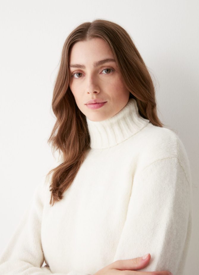 Oversized wool turtleneck - Image 3