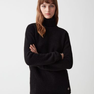 Oversized wool turtleneck
