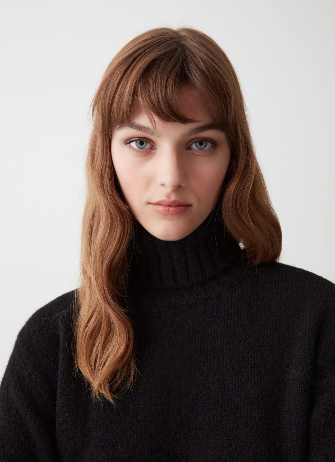 Oversized wool turtleneck - Image 2