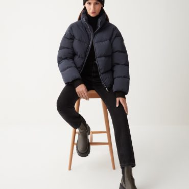 Winter down jacket with large quilting
